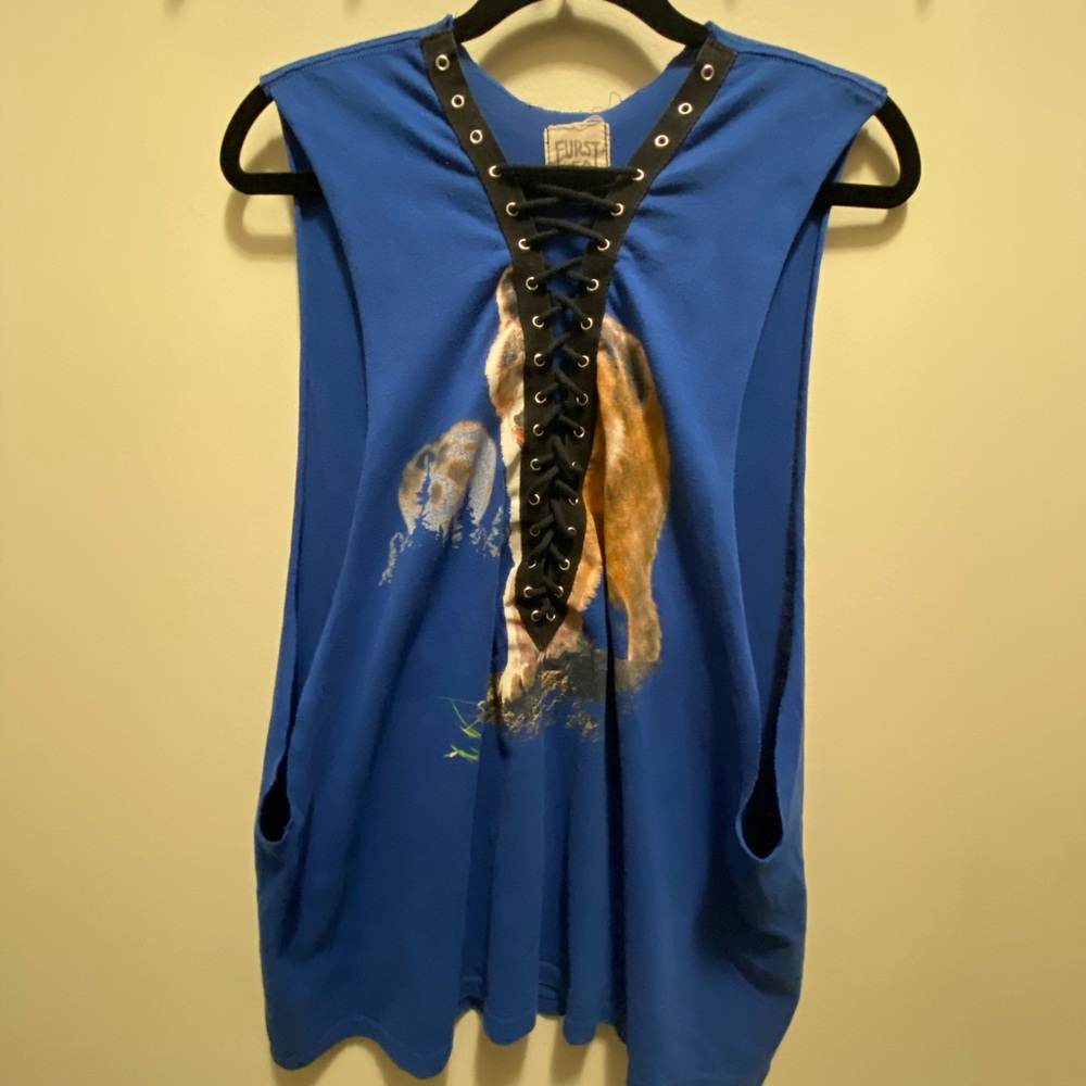 LF muscle tee w/ lace up detail